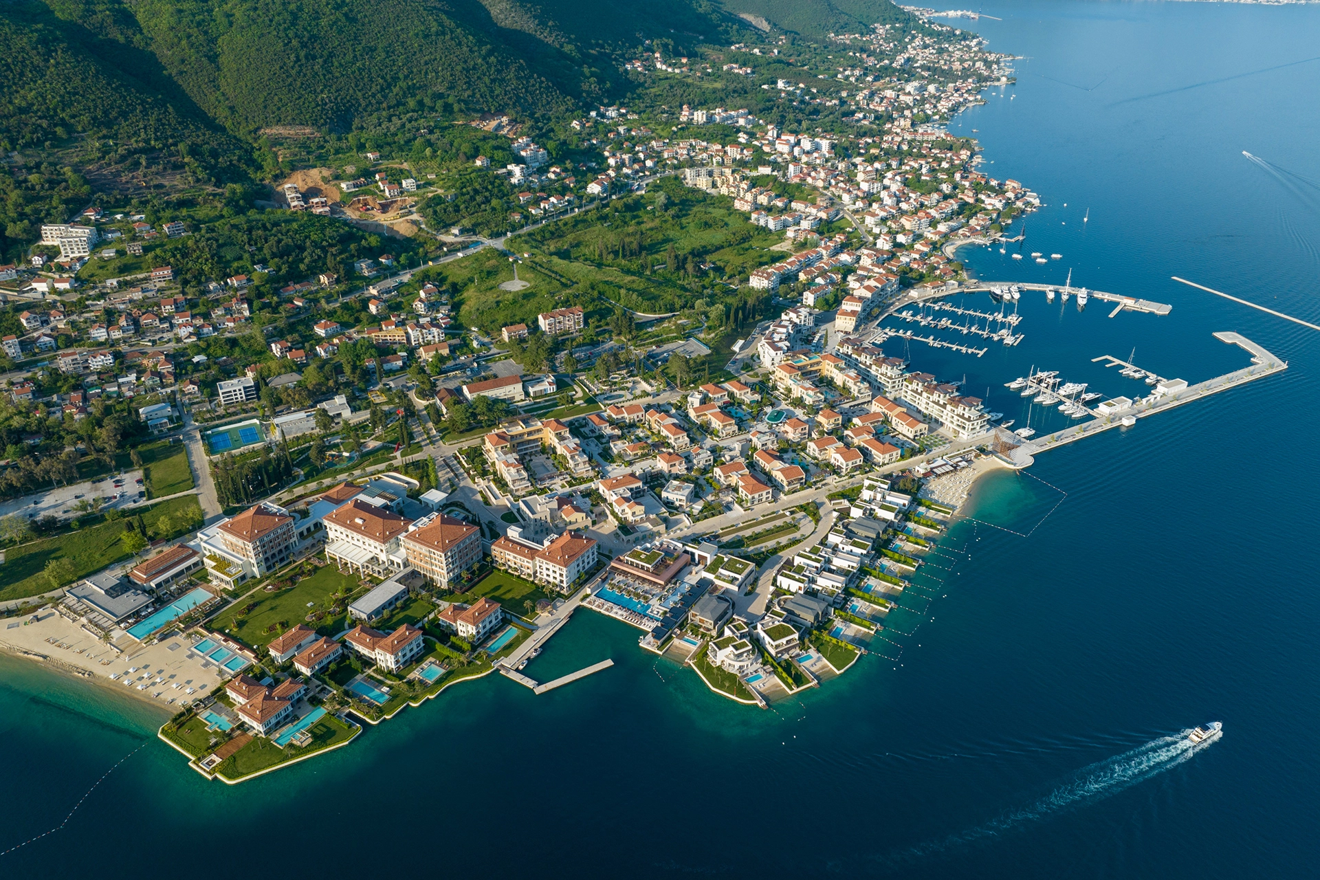 Can Foreigners and EU Residents Work from Montenegro? A Portonovi Guide